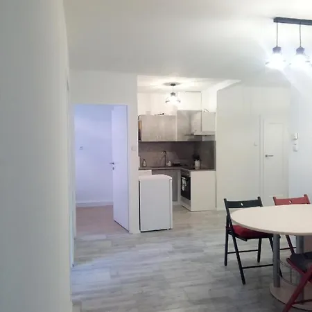 Apartment Nr.1 Perfect 3 Bedrooms Near To Main Train Station