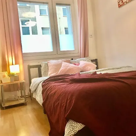 Nr.1 Perfect 3 Bedrooms Near To Main Train Station Apartment