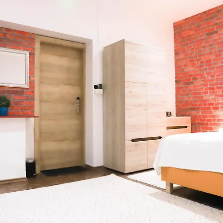 «go West» Guest * Viena