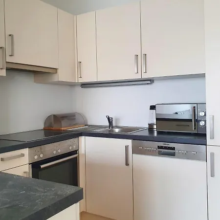 Apartment Near Lake Spacious & Furnished Beautiful *