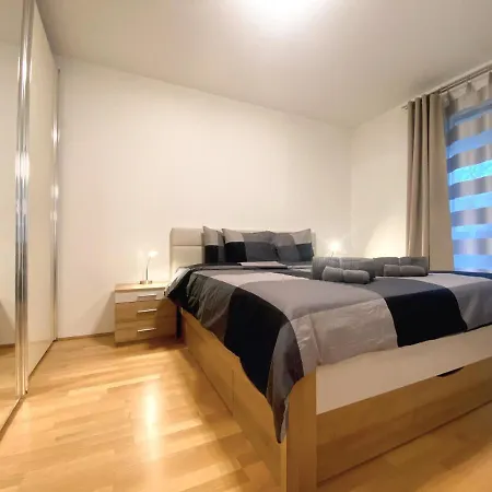 Apartment Near Lake Spacious & Furnished Beautiful *