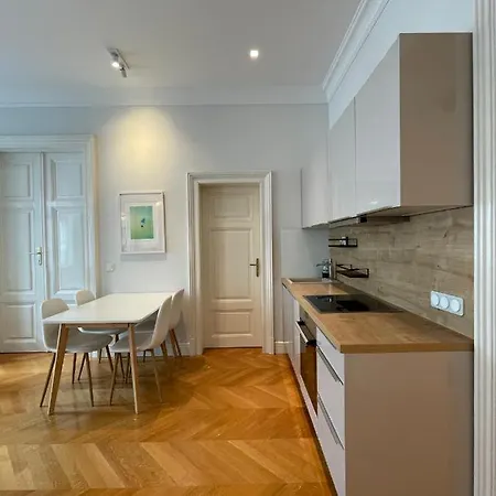Apartment Luxury 2br Neubaugasse Vienna