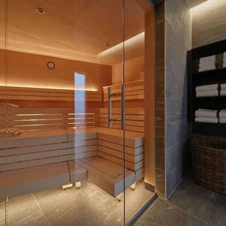Hotel Adina Belvedere 4*