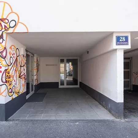 Neu Und Hell In Zentraler Ruhelage Mit Parkplatz * Wiedeń