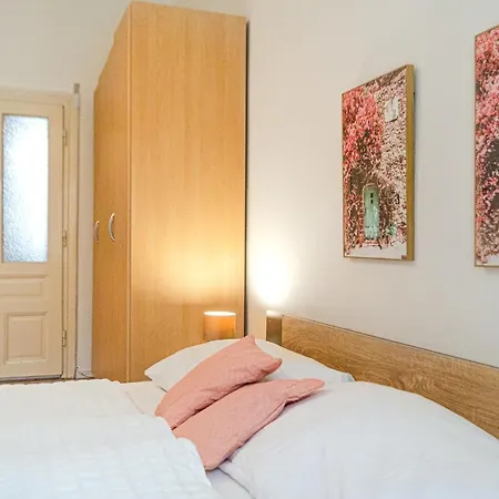 Apartment Stunning 2br Neighboring Apts.perfect For 8 Guests *