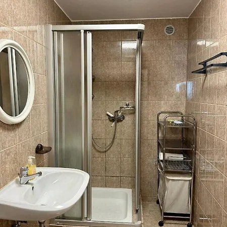 Hébergement de vacances Ajo - Family House With Free Parking - Self-check-in Vienne