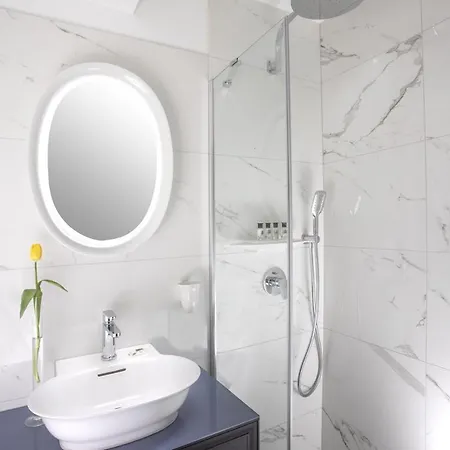 Alpha - Artist Hotel 4*