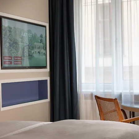 Hotel Alpha - Artist 4*