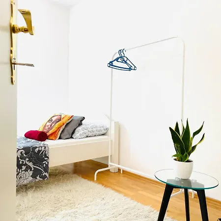 Homestay Karlsrooms *