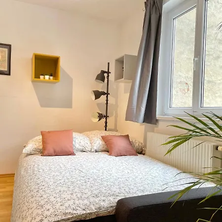 Apartment Premium With Balcony In Classy Area Vienna