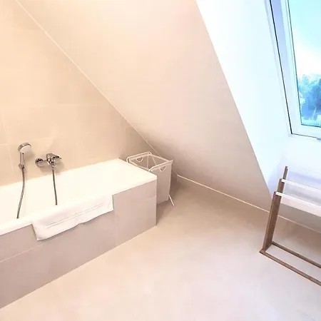 Apartament Rooftop Terrace, Free Garage Parking And Pool!