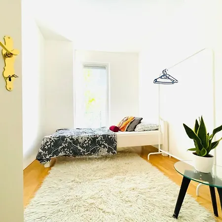 Karlsrooms Homestay *