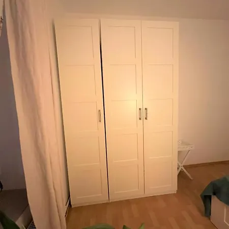 Cosy & Quiet In 17th District Apartment Vienna