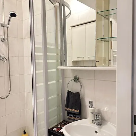 Apartment Cosy & Quiet In 17th District Vienna