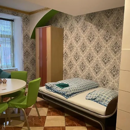 Viktoria Hostal *