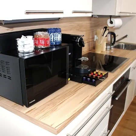 Goldberger 1020 Apartment *