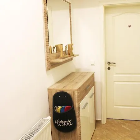 Goldberger 1020 Apartment *