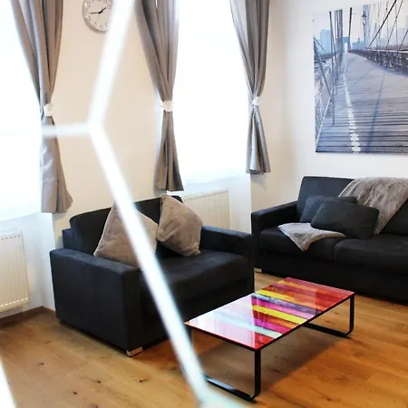 Goldberger 1020 Apartment