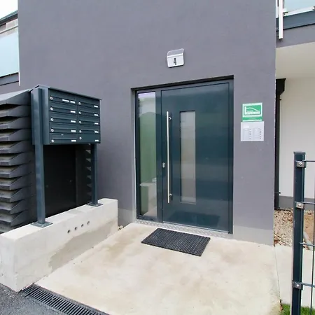 Modern Balcony With Free Parking *