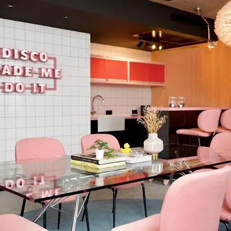 The Social Hub 4*
