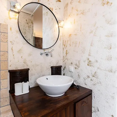 Luxury 2-bedroom 15 Min Away From Schonbrunn Castle Wien