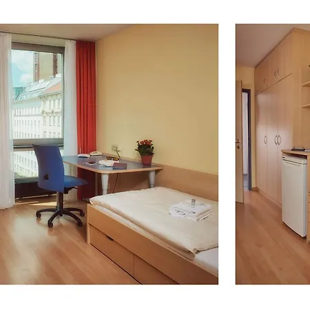 Hostel Strawberry *