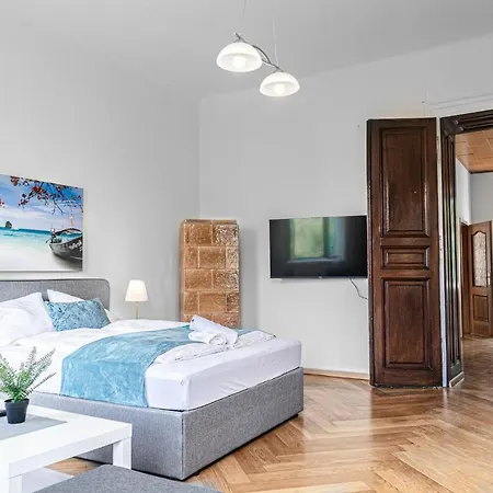 Apartment 4 Great Akh - Ideal For Groups Of 19 *
