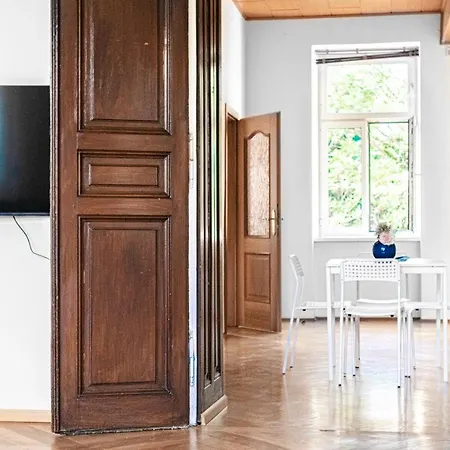 4 Great Akh - Ideal For Groups Of 19 Apartment