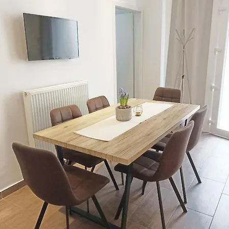 3 Bedrooms With Ensuite Bathrooms Apartment