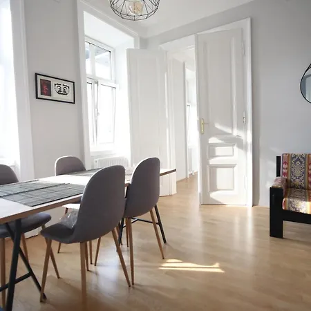 Apartmán Classic, Modern & Sunny. 7min To Vienna's Center!