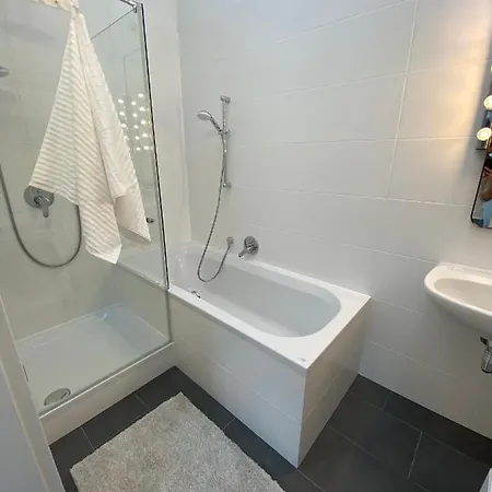 Apartment Stilvolle Dachgeschosswohnungen Mit Balkon In Innenstadt Naehe *