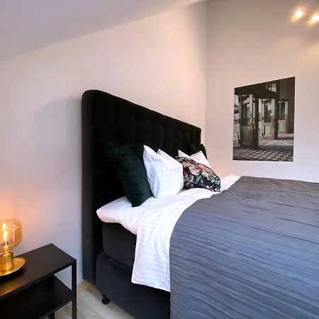 Apartment Stilvolle Dachgeschosswohnungen Mit Balkon In Innenstadt Naehe *