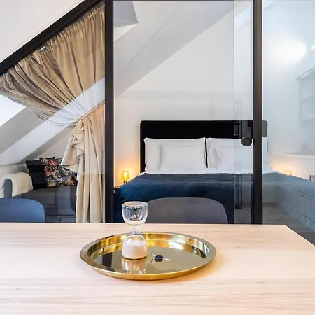 Stilvolle Dachgeschosswohnungen Mit Balkon In Innenstadt Naehe Vienna