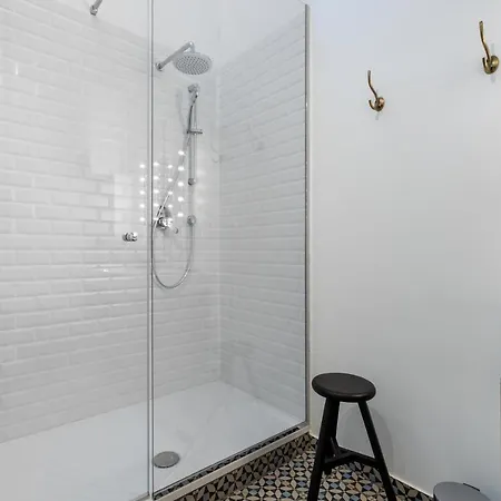 Apartment Stilvolle Dachgeschosswohnungen Mit Balkon In Innenstadt Naehe