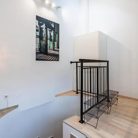 Apartment Stilvolle Dachgeschosswohnungen Mit Balkon In Innenstadt Naehe