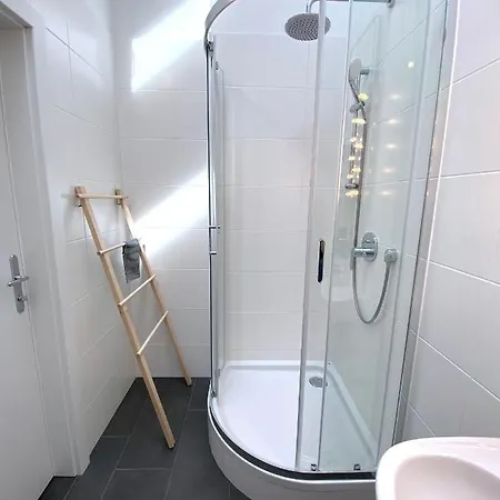 Stilvolle Dachgeschosswohnungen Mit Balkon In Innenstadt Naehe Apartment Vienna
