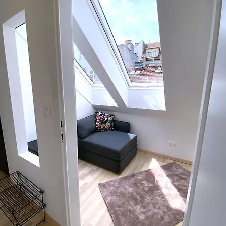 Stilvolle Dachgeschosswohnungen Mit Balkon In Innenstadt Naehe *