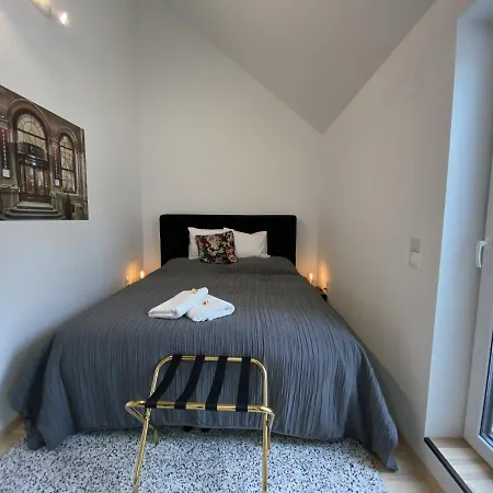 Stilvolle Dachgeschosswohnungen Mit Balkon In Innenstadt Naehe Apartment