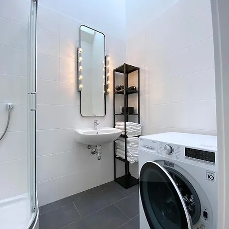 Apartment Stilvolle Dachgeschosswohnungen Mit Balkon In Innenstadt Naehe *