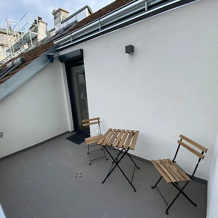 Apartment Stilvolle Dachgeschosswohnungen Mit Balkon In Innenstadt Naehe *