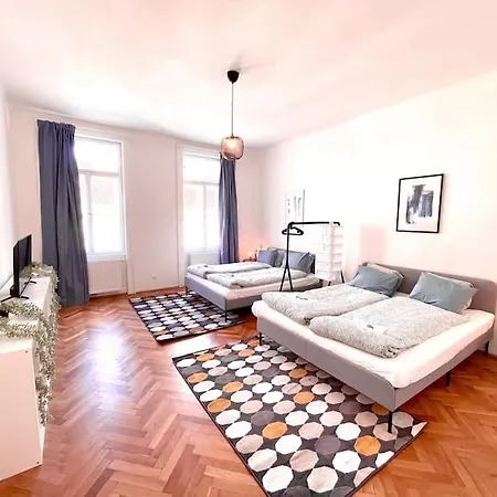 Brand New Spacious & Stylish Aptmt In City-centre Appartamento *