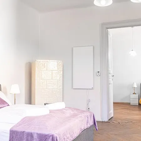 4 Great Akh - Ideal For Groups Of 19 * Vienna