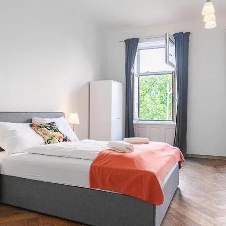 4 Great Akh - Ideal For Groups Of 19 Apartment *