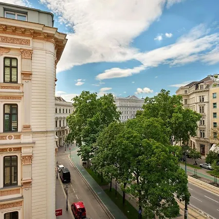 The Ritz-carlton,