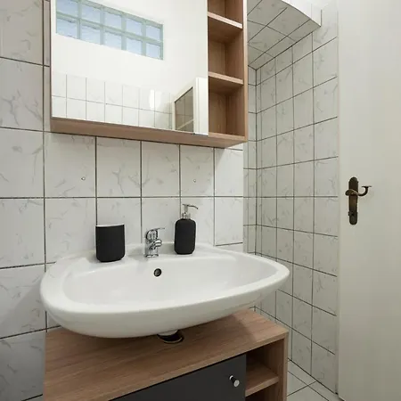 Lovely 1-bedroom Next To Praterstern Viyana