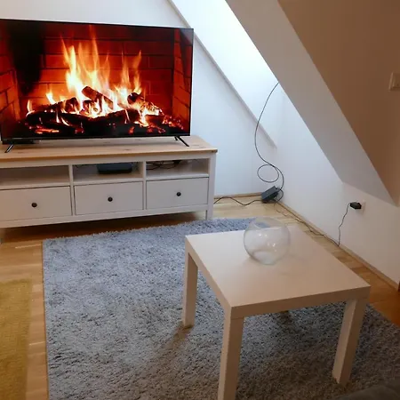 Apartment Cosy Modern With A/c And Balcony Vienna