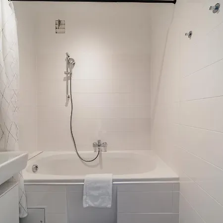 Homely - 10 Minutes To Stephansplatz Apartment Vienna