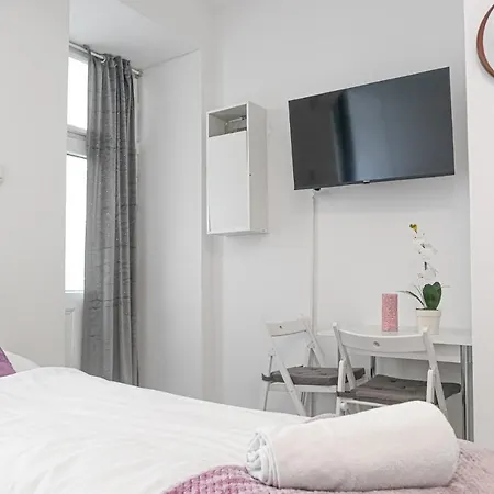 3 Standard Near Hauptbahnhof Vienna