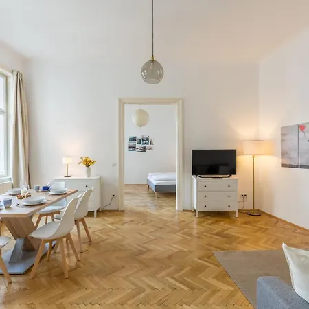 Grand Viennese