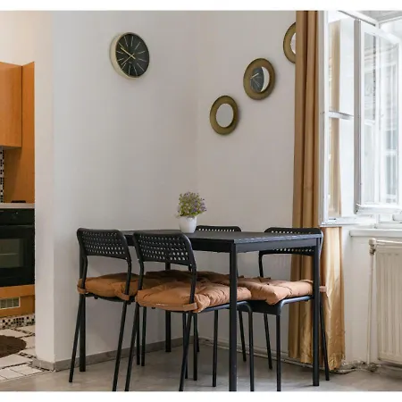 2 Pleasant Flats - Perfect For Long *